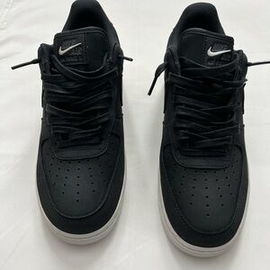 Nike Air Force 1 blk/white low size 7.5 mens